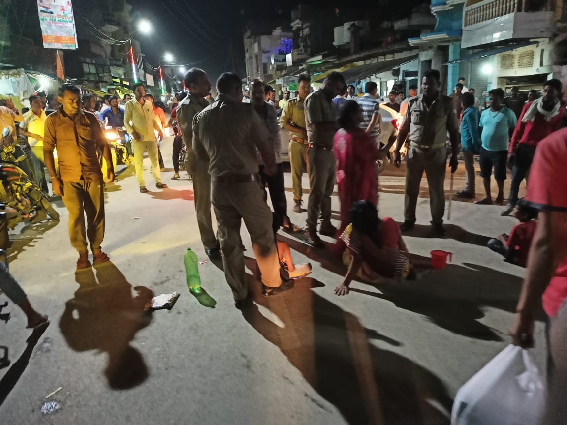 Road Accident in jaunpur jija and sala killed after Pickup hit them bike