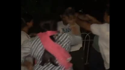 Viral video BJP leader beaten by his wife with slippers, abusive woman viral