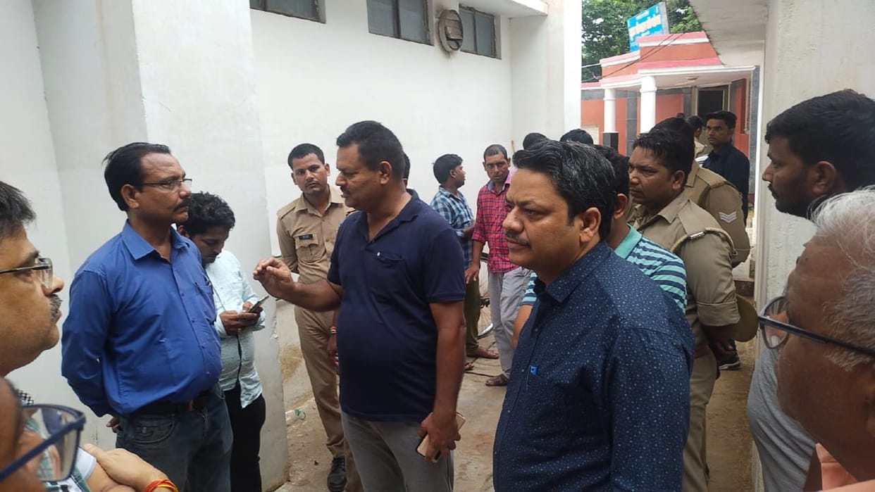 MBBS student dies under suspicious circumstances in Etawah, dead body found hanging in hostel