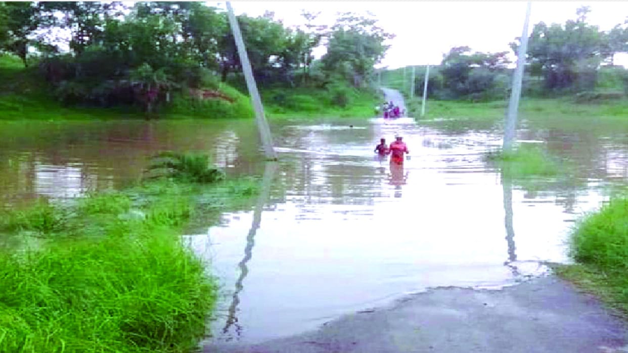 Hundreds of bighas of crops submerged in the booming Kilanhai river
