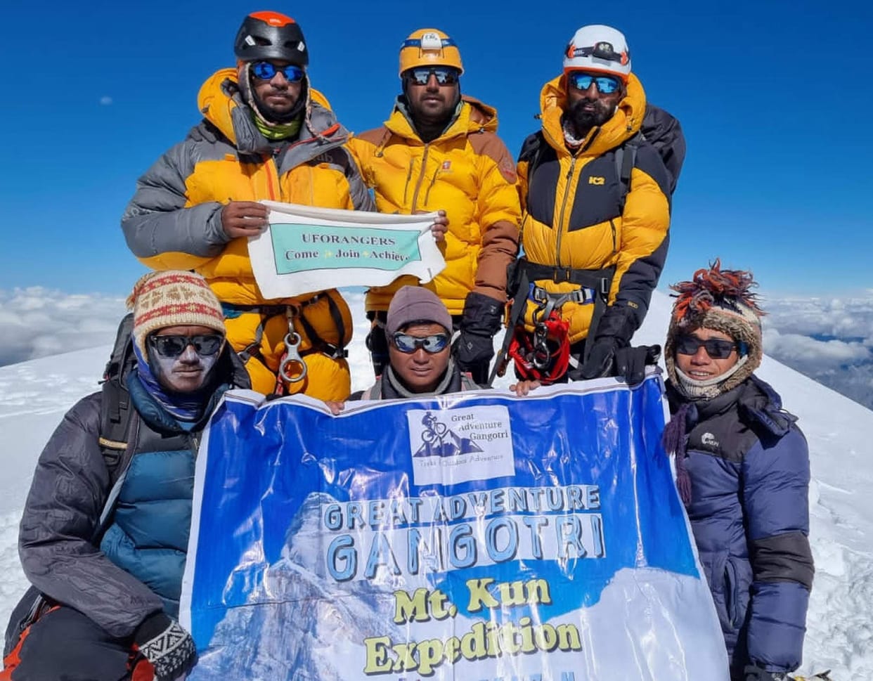 Six climbers climb Mount Kun