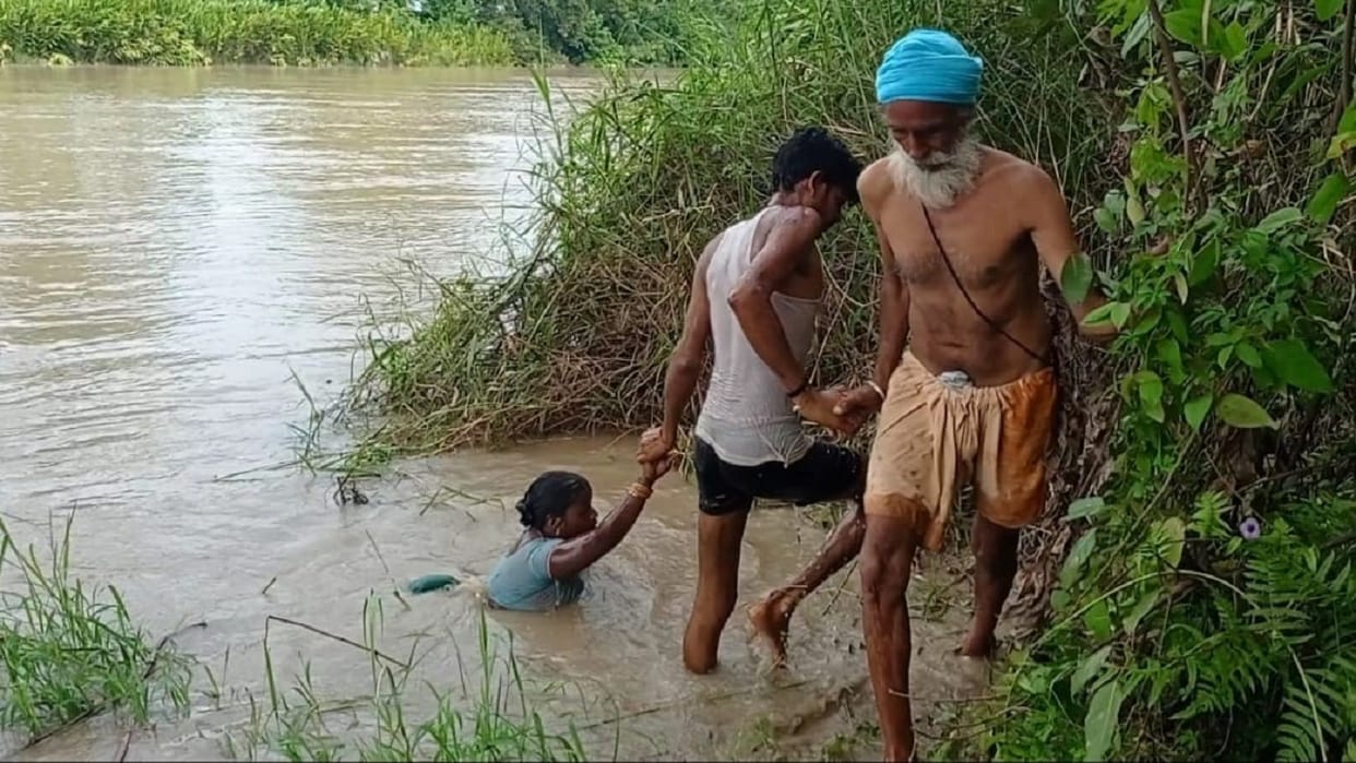 woman tried to kill herself by jumping into a canal due to a dispute with her husband In Puranpur area of Pi