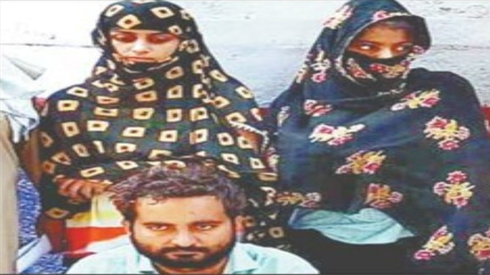 police filed charge sheet against three accused of preeti murder case in agra
