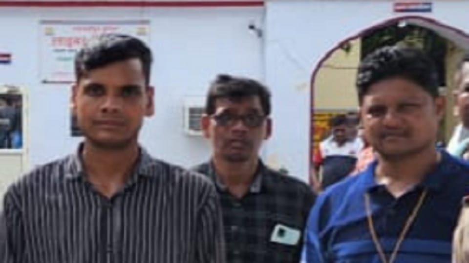joint team of Shahjahanpur and Chhattisgarh Police caught accused of misdeed from Jalalnagar area