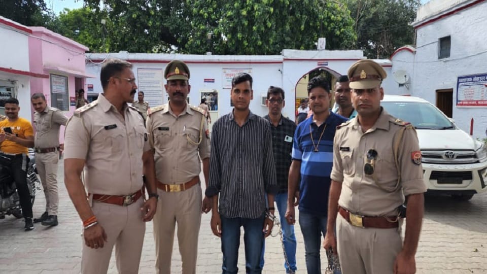 joint team of Shahjahanpur and Chhattisgarh Police caught accused of misdeed from Jalalnagar area
