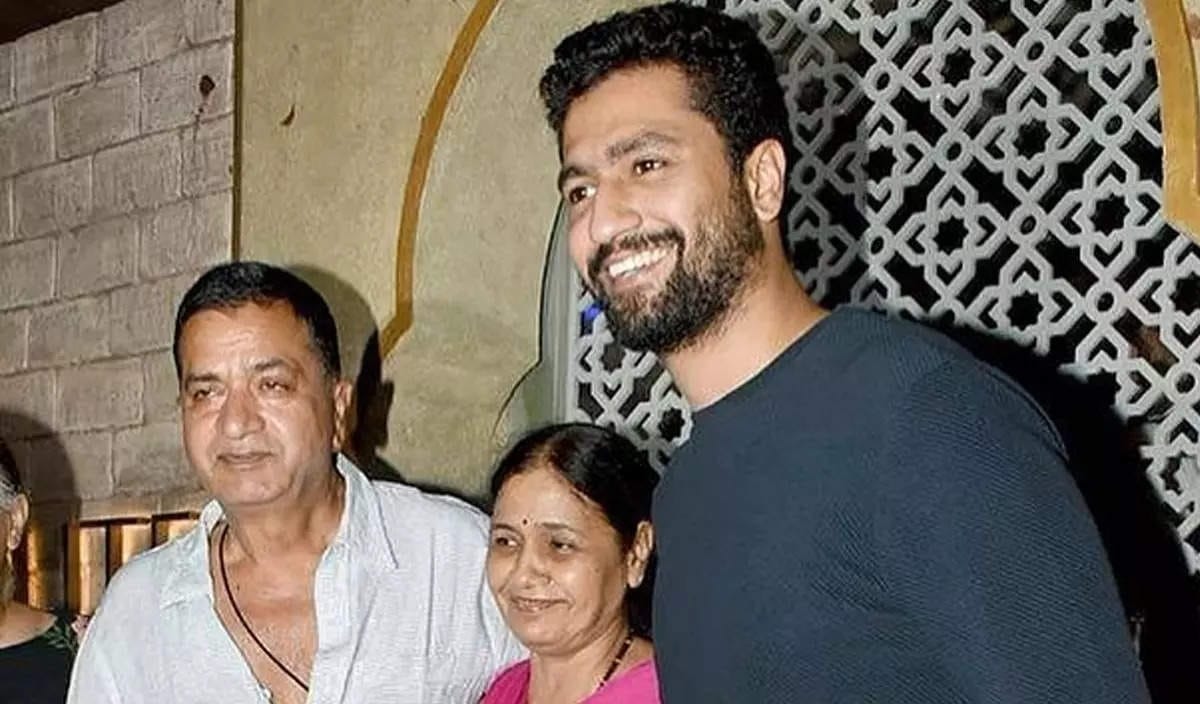 Vicky Kaushal Father Sham Comments on Bollywood Should Learn Gesture from Shah Rukh Khan Know Why