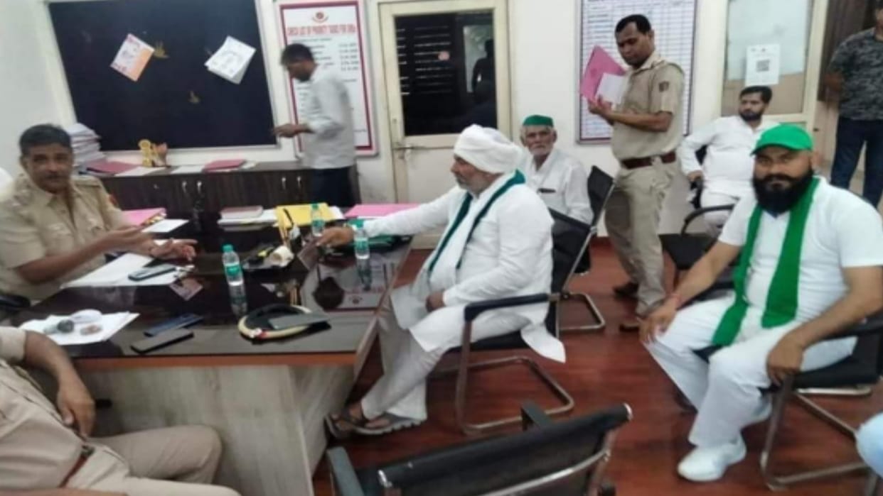 UP: Rakesh Tikait arrested from Ghazipur border, police sat in police station, fury among BKU workers