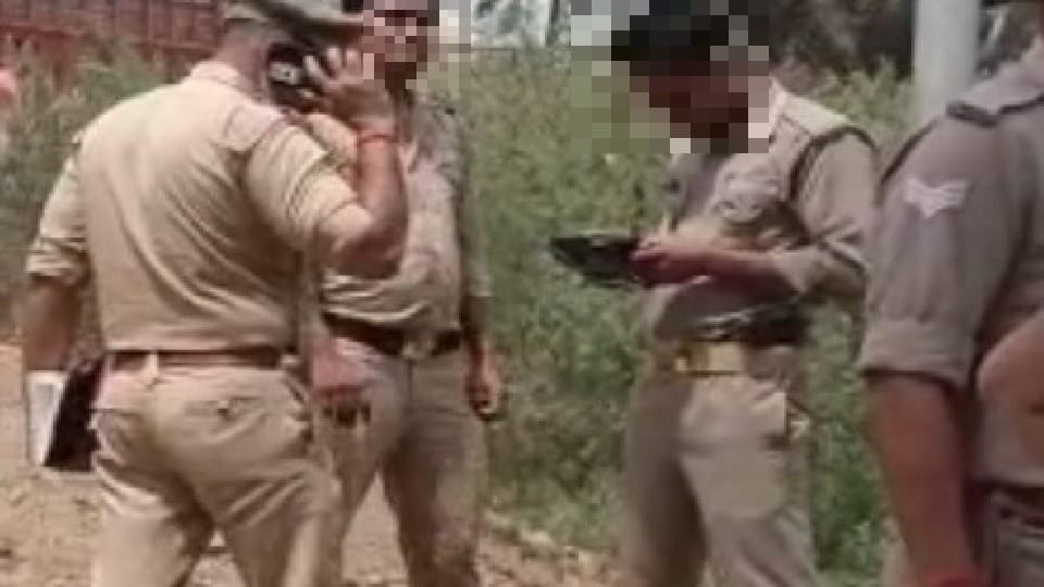 police men are not allowed to have mobile during duty hours.