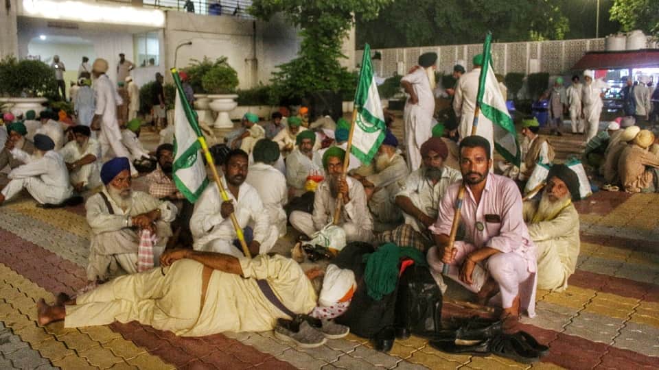 Kisan Mahapanchayat at Jantar Mantar in Delhi Today Barricading on Borders against Sanyukt Kisan Morcha