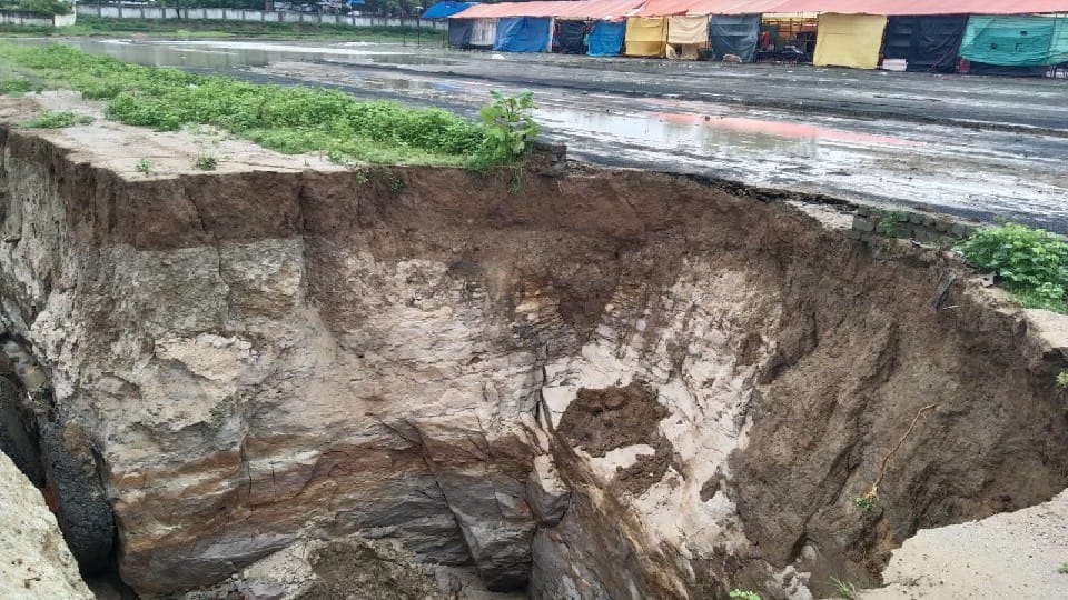 Umaria: Due to incessant rain, the ground in Krishna Tal submerged