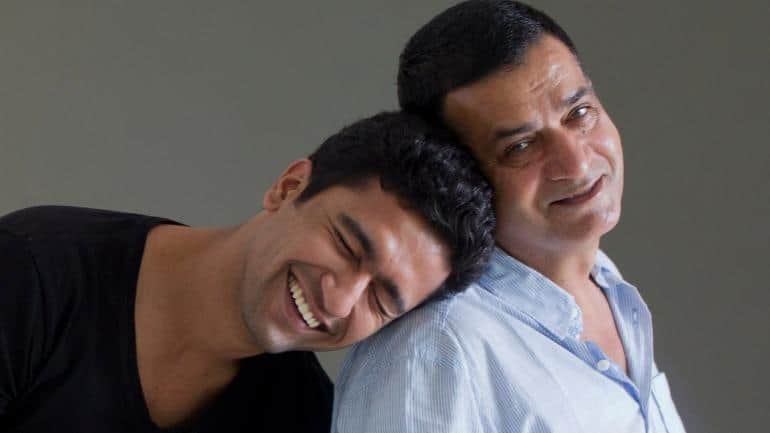 Vicky Kaushal Father Sham Comments on Bollywood Should Learn Gesture from Shah Rukh Khan Know Why