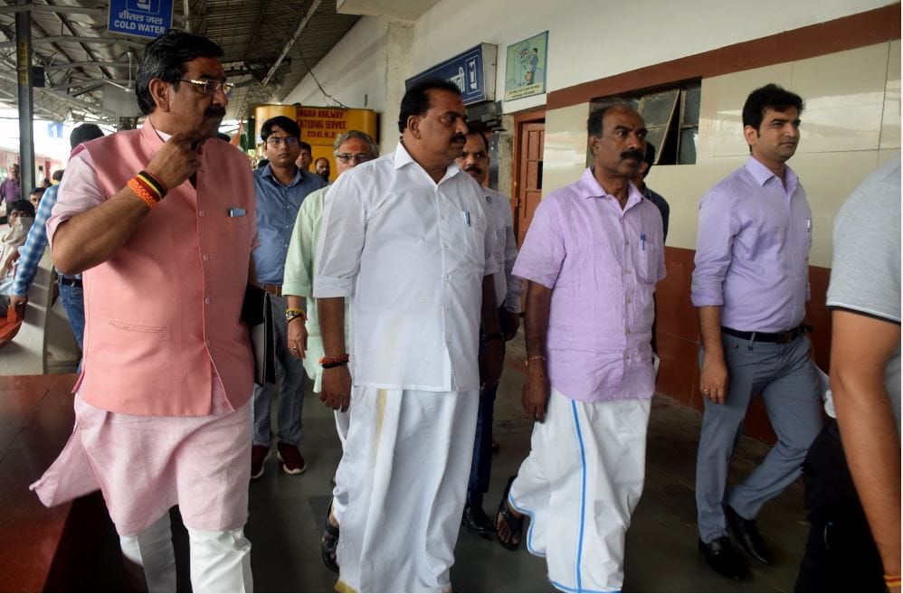 Kashi to Kanyakumari Train demanded by Malayali Samajam Indian Railway Team