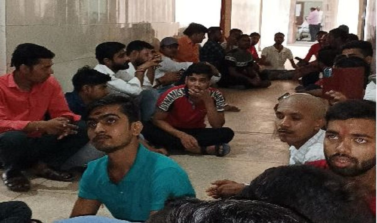 Students furious over vacating  hostel Uproar in Sampurnanand Sanskrit University
