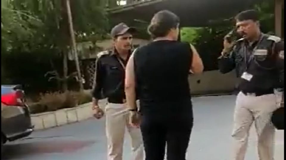Noida hindi News Woman abuses guard in Noida