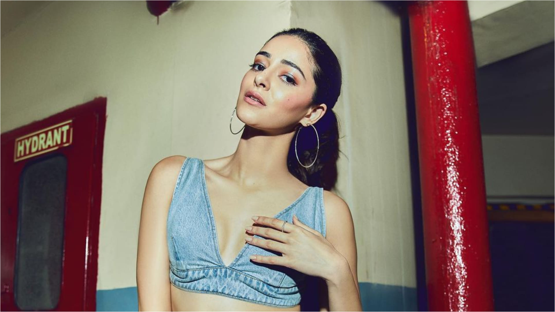 ananya pandey look stunning in denim bralette pics