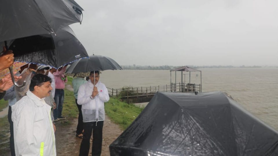 Shajapur: Chilar dam overflowed, Collector-SP inspected