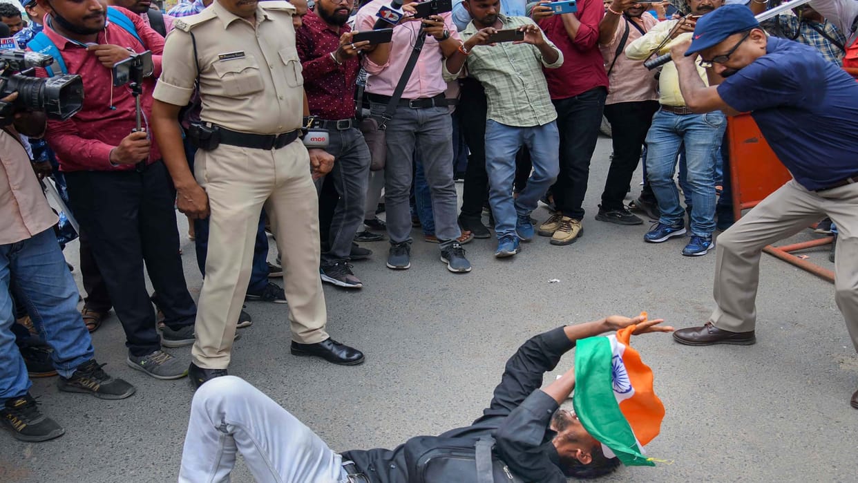 bihar protest: lathi charge on stet teacher candidate in patna