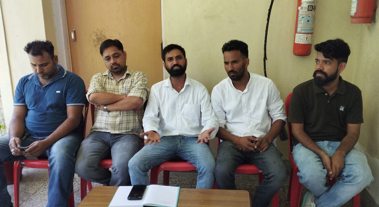 youth congress hunger strike for better health service in bilaspur hospital