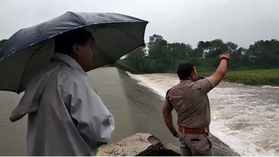 Shajapur: Chilar dam overflowed, Collector-SP inspected