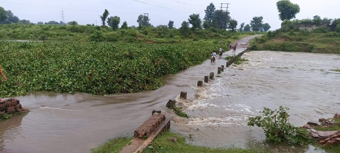 Three lakh cusecs of water released from Matatila, roads closed in many places due to waterlogging