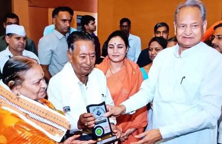 CM Gehlot demanded PM Modi to increase the amount of security pension