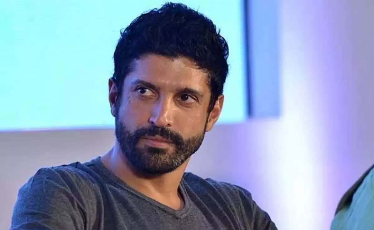 Farhan Akhtar addresses negativity around Ranveer Singh replacing Shah Rukh Khan in Don 3