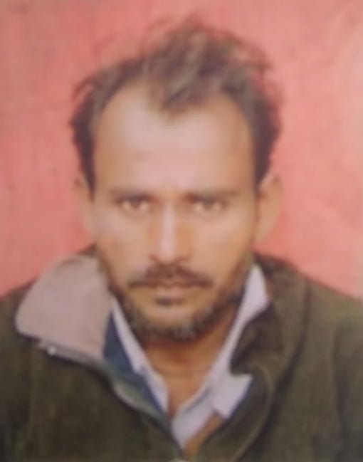 Hardoi, Worker's body found lying on the roadside, fear of death due to bull attack