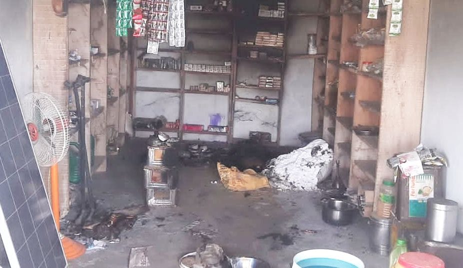 Hardoi, Dispute over asking for Rs 70 for gutkha, cigarettes, shop set on fire