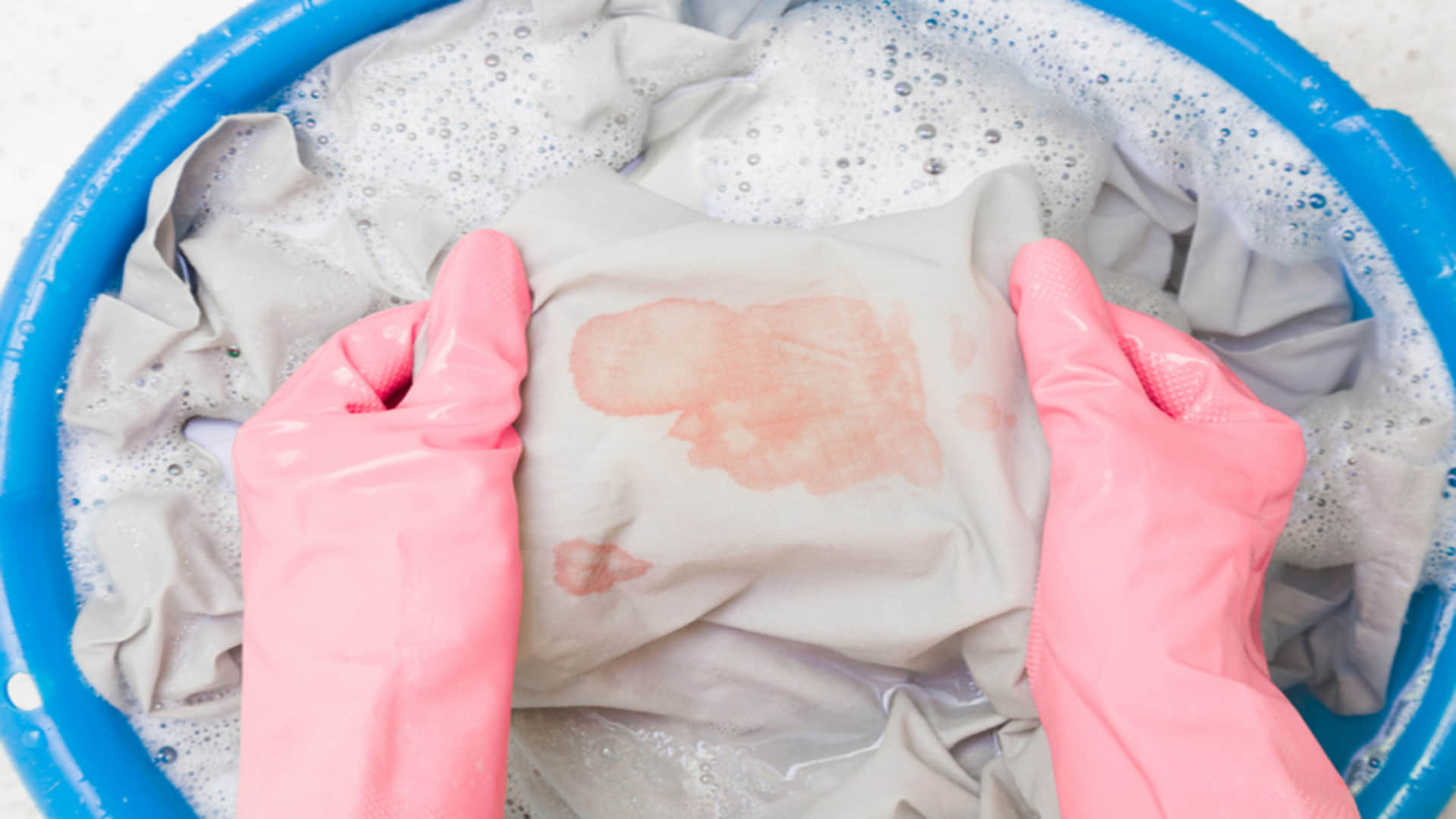 Holi 2024 Remove Holi Colors Stains from Clothes Easy Home Remedies