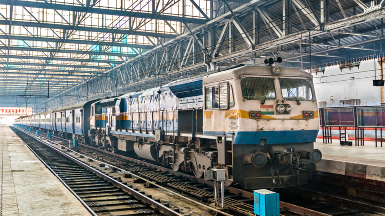 Indian Railway Live Train Running Status Will be Seen after Implementation of Digital Display Board in Coaches
