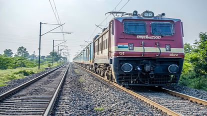 Anti fraud team of railway raided in Gorakhpur Panvel Express.