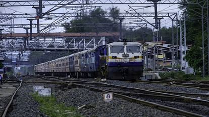 Indian Railways Gives Ten Lakhs Rupees Insurance Know All Details Here
