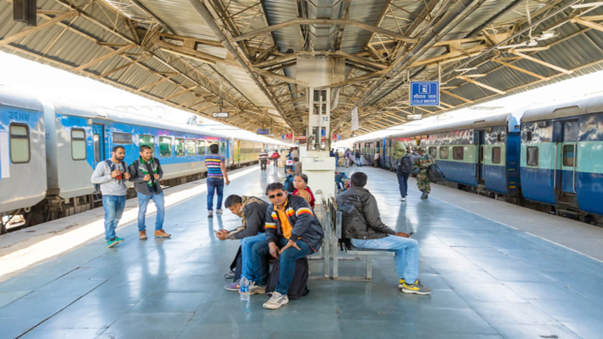 Indian Railways Retiring Room Service On Train Late Check All Details here