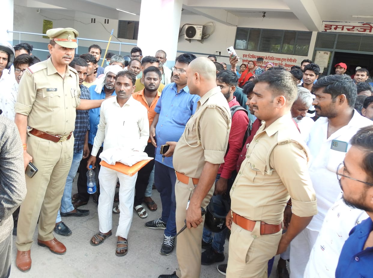 hangama in emmergency ward of district hospital