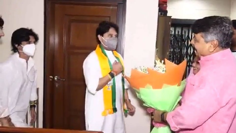 Indore: Scindia suddenly reached Vijayvargiya's house, Kailash was shocked to see his surprise