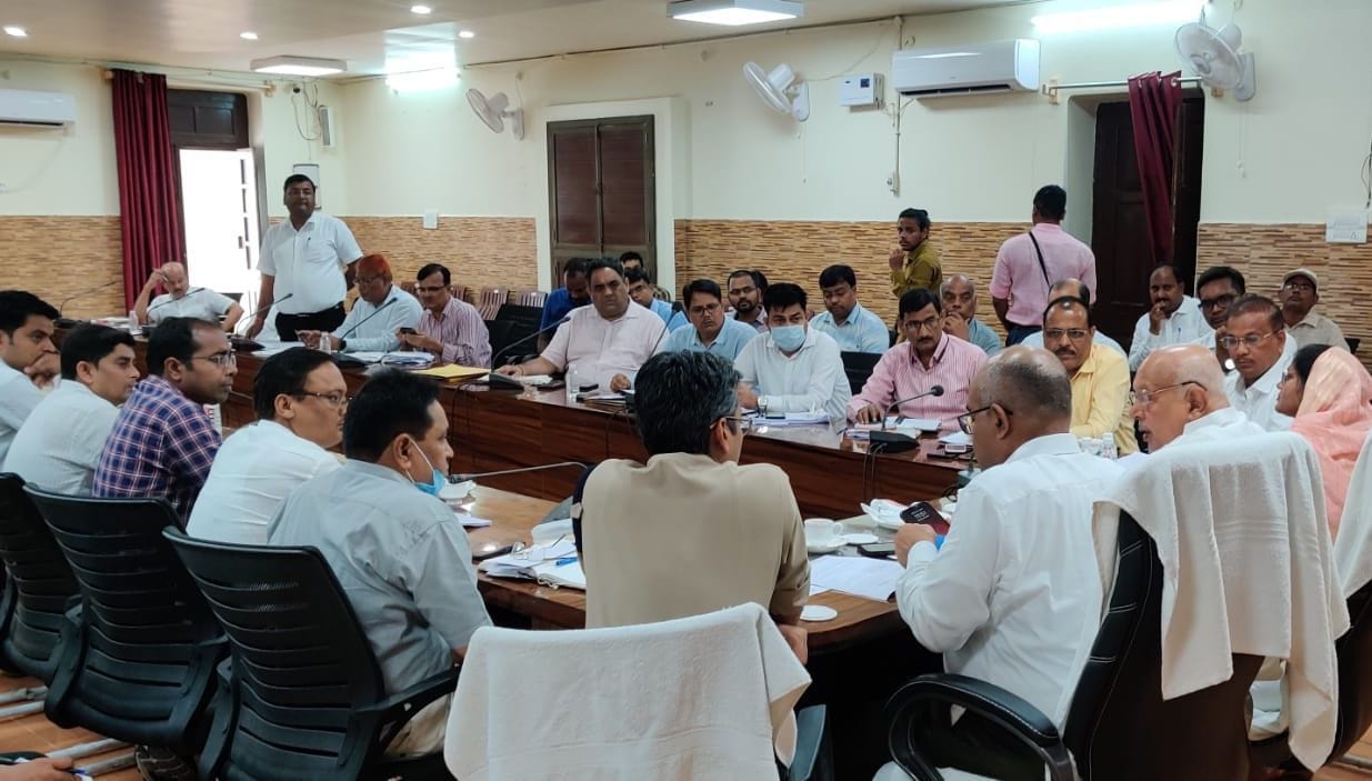 agriculture miniter meeting with officers