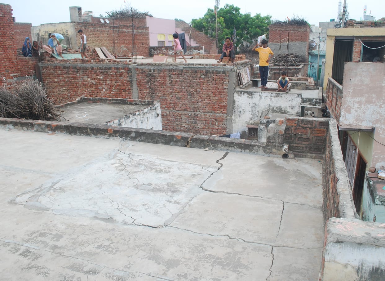 Hathras: Amrit Yojana pipeline burst, five houses damaged