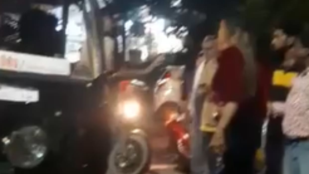 girls created a ruckus on the road due to collision of Activa and Auto in Gwalior