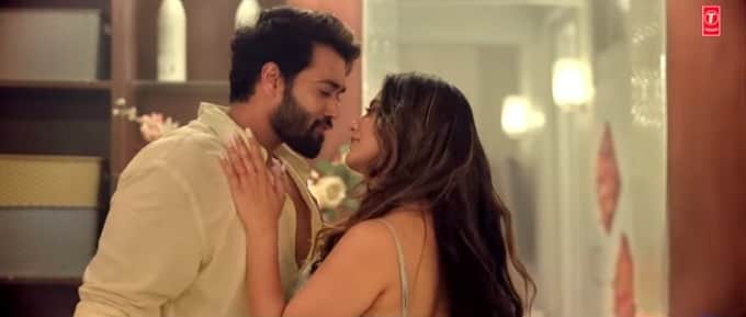 Bhojpuri actress Akshara Singh and actor karan khanna starrer new song 'Jhulaniya' released watch video here