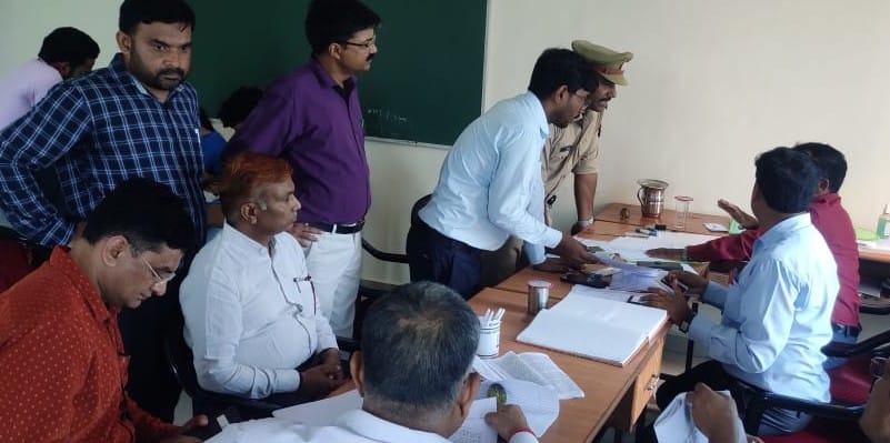Three imitators caught with electronic device in the examination of forest guard