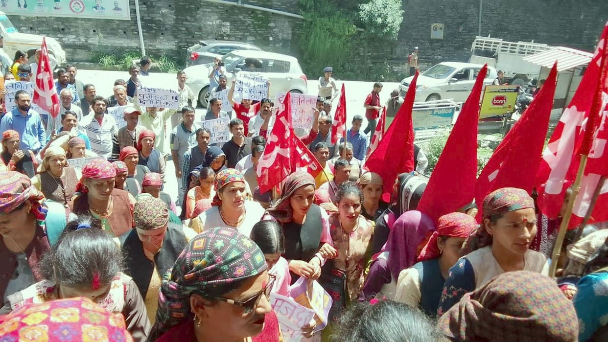 labourer protest in rampur