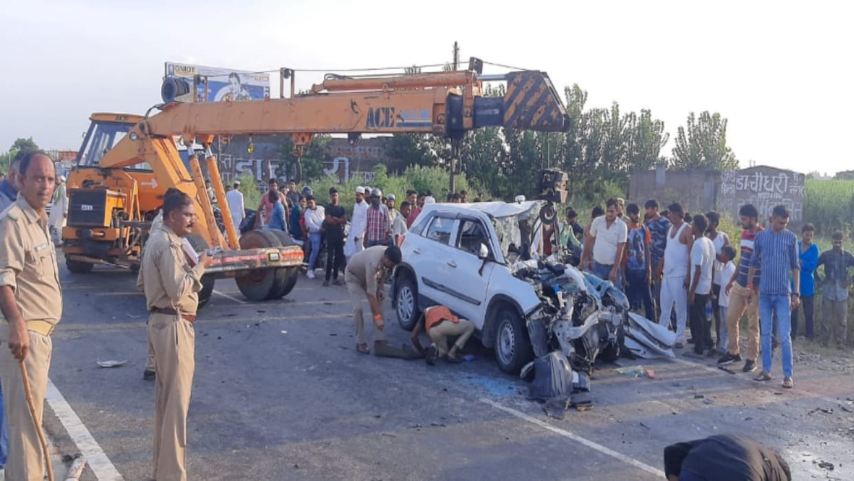 Four People have died and 16 people injured in car accident in Saharanpur