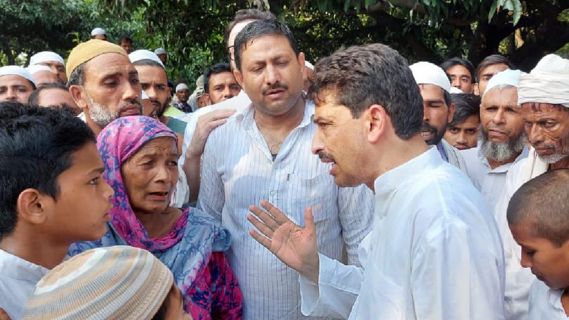 last rites were performed in Mirzapur after death of six people in accident in Saharanpur