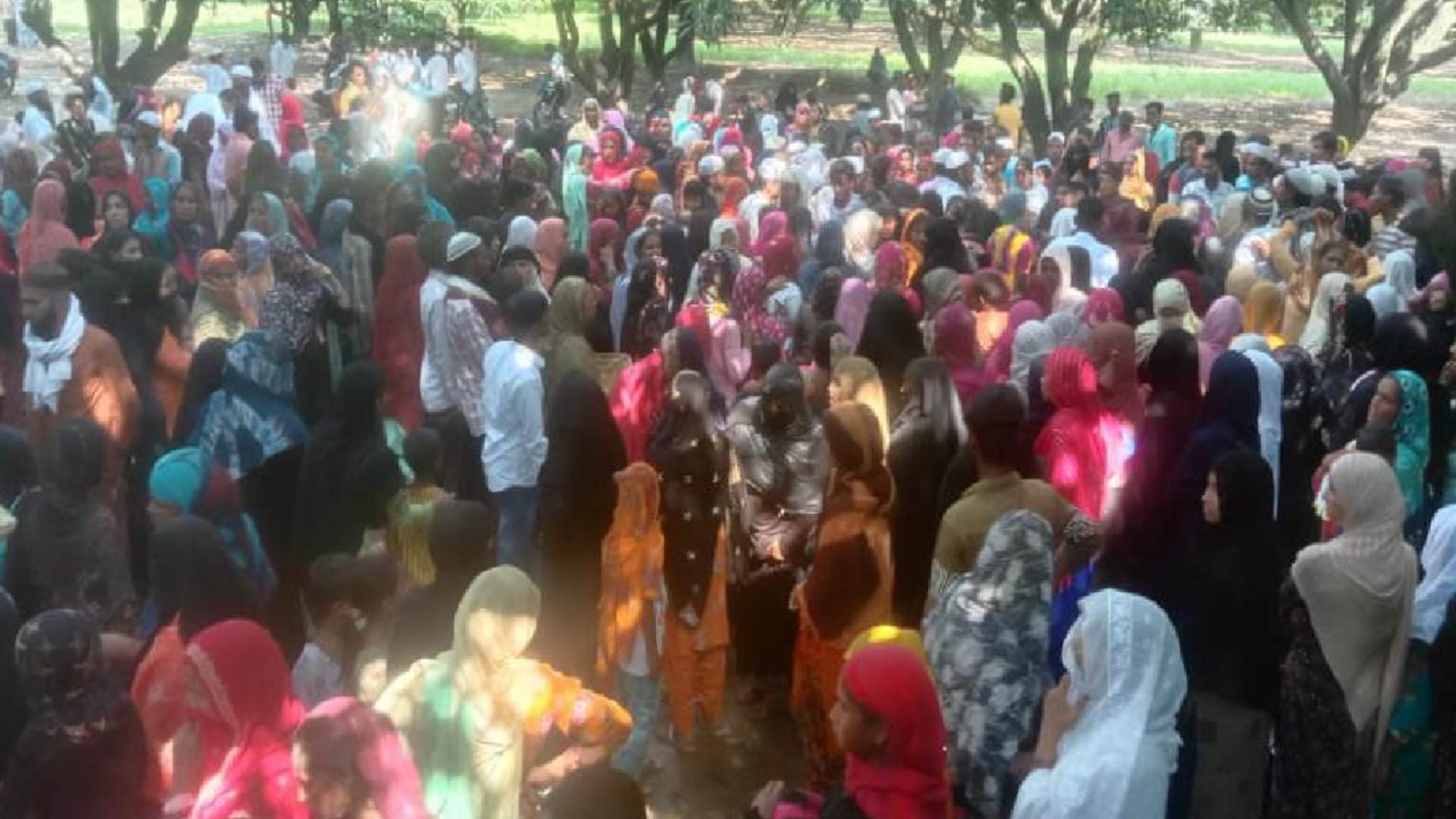 last rites were performed in Mirzapur after death of six people in accident in Saharanpur