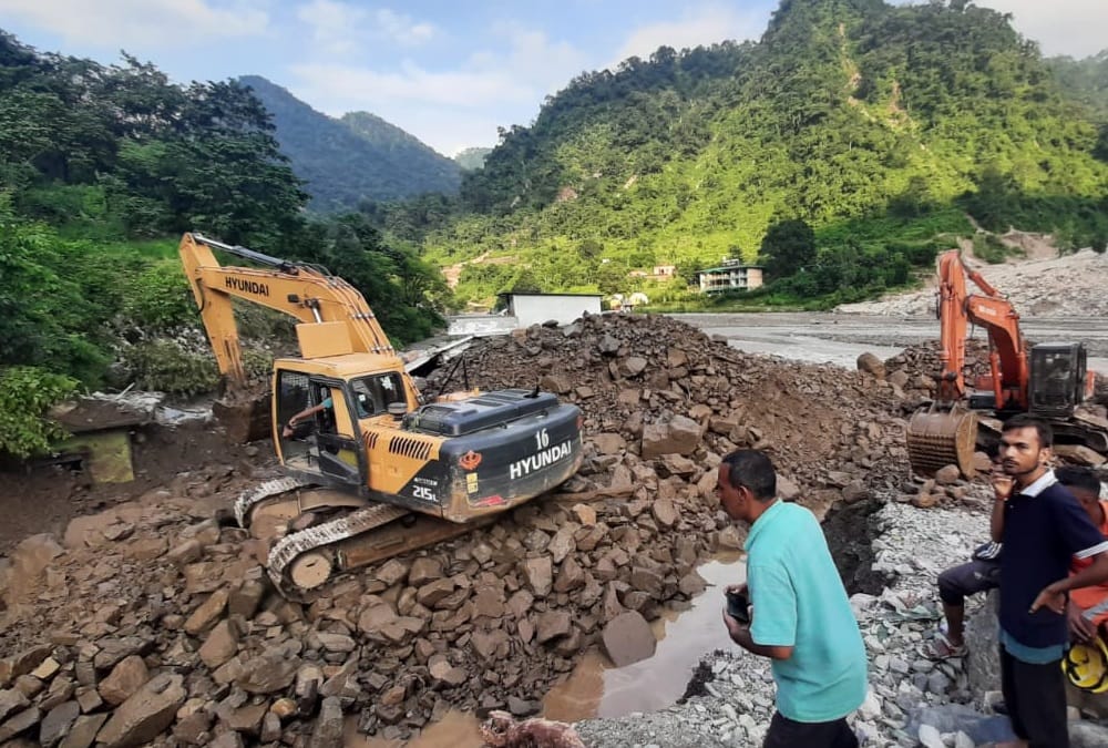 Cloudburst in dehradun: buried House Roof seen after debris clear missing people can found Now