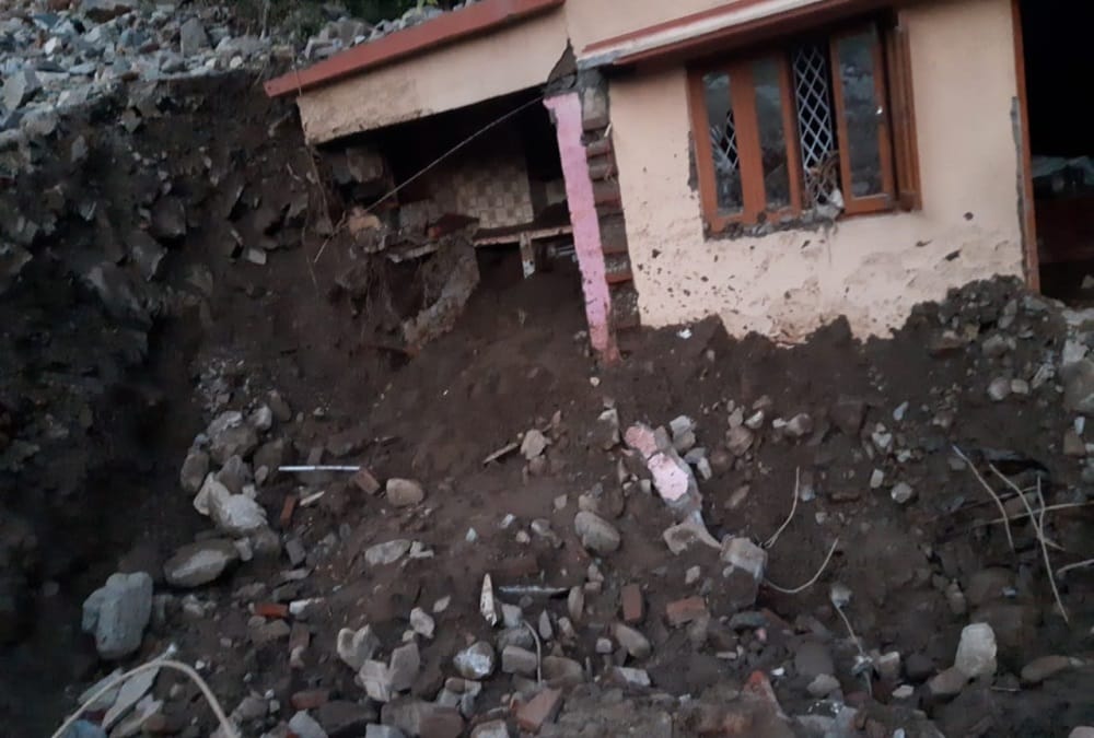 dehradun weather: water Flood in bandal valley again five house collapse