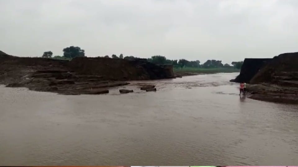 Madhya Pradesh: A pond washed away in rain in Shivpuri, was built in 2017 with 17 crores