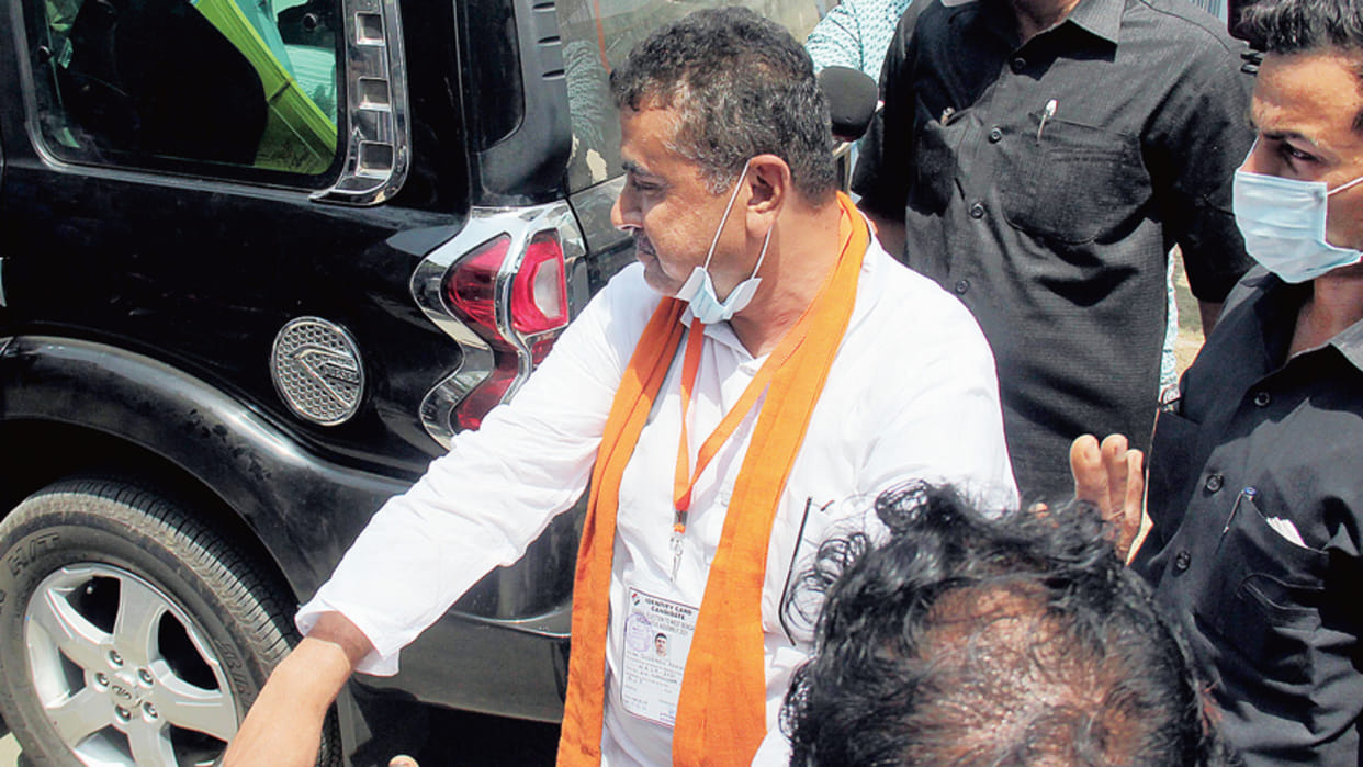 Subhendu Adhikari seen with Birbhum TMC leaders, triggers speculation