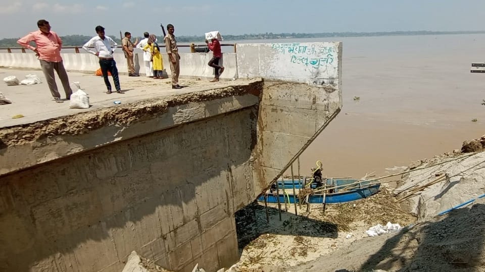 Road connecting Hasanpur tehsil to Bulandshahr demolished