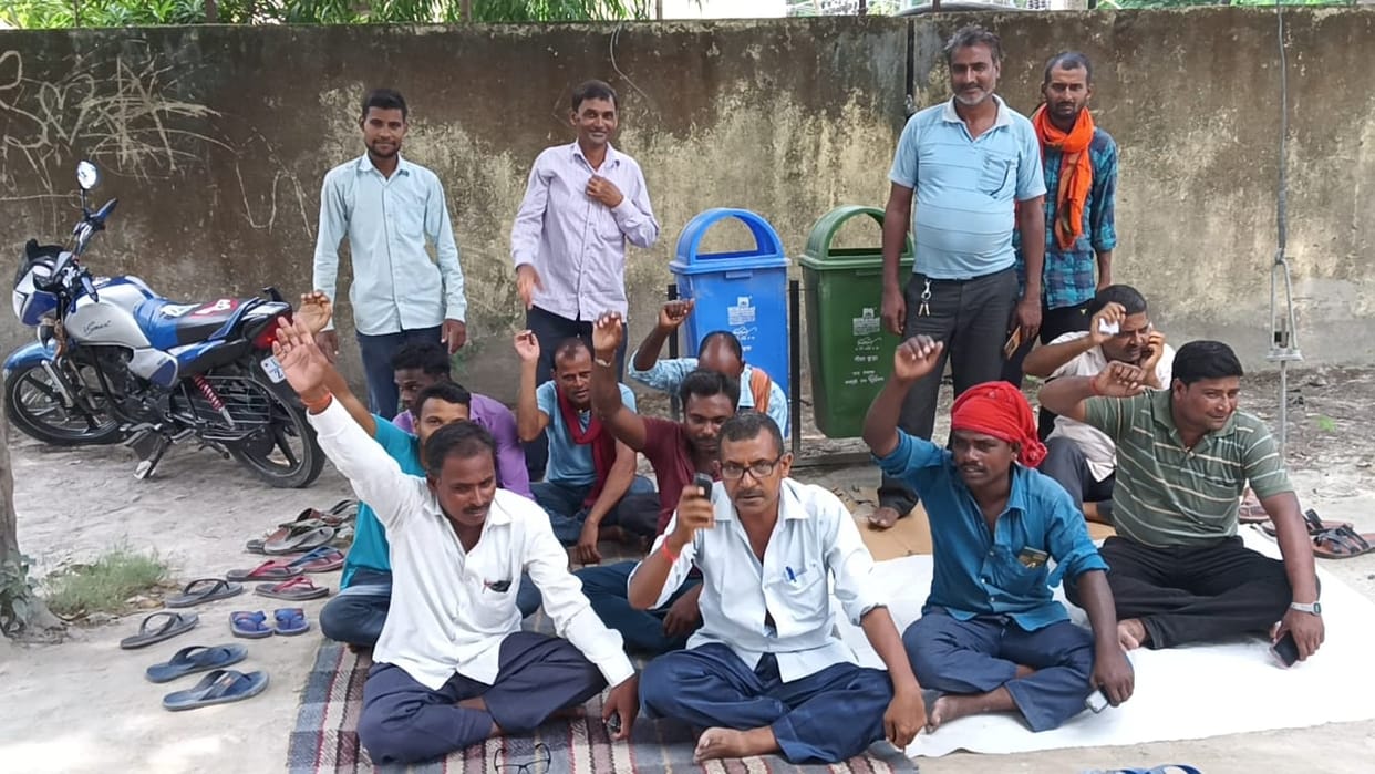 Electricity contract workers staged a sit-in in Tamkuhiraj
